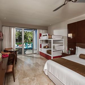 Family Club Room Pool Access